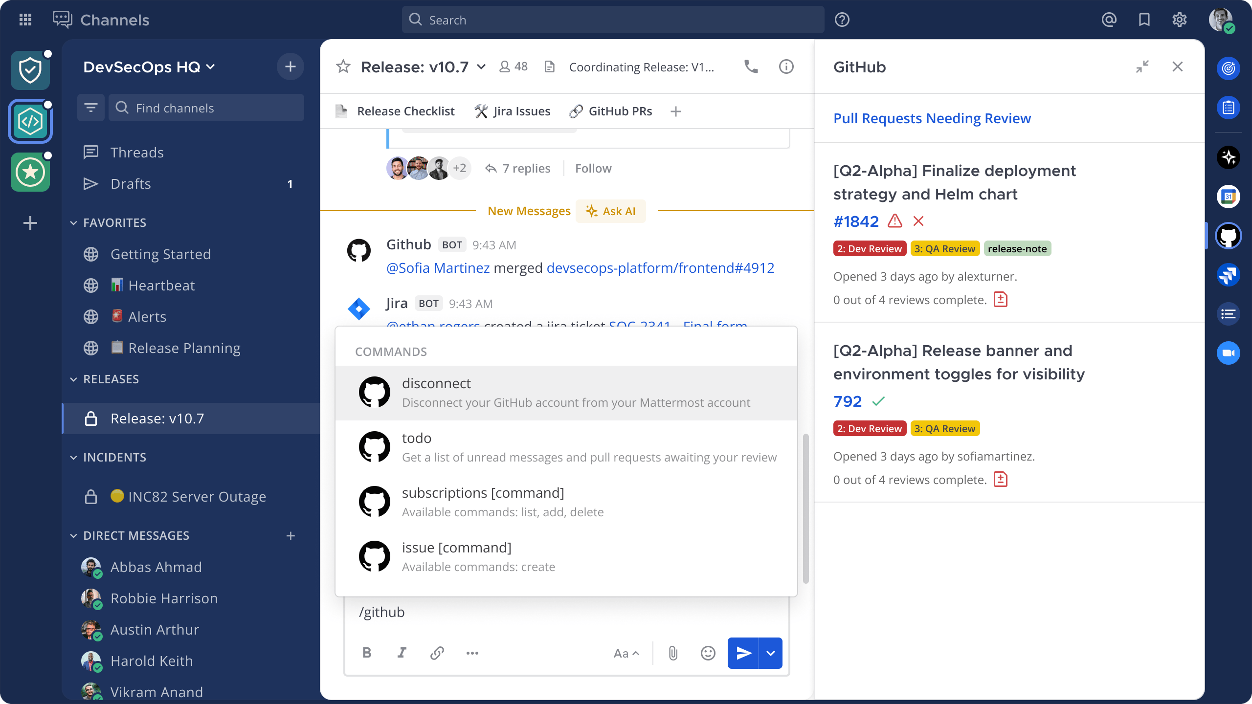 Mattermost의 GitHub 연동을 보여 주는 이미지로, 채널 안에서 바로 알림을 받고 풀 리퀘스트를 관리할 수 있는 기능을 강조합니다.